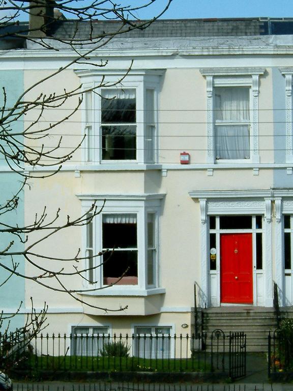 Bed and Breakfast Claremont House Dun Laoghaire Exterior foto